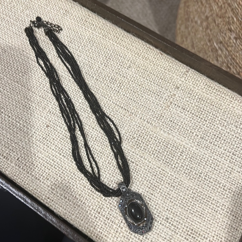 Cool black beaded neckalace with marquasite like pendant🌸